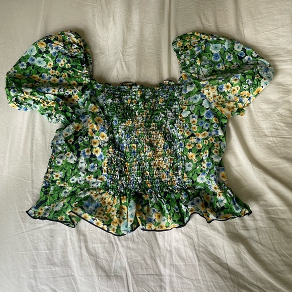 Cute Green Ribbed Cropped Top with Doll Sleeves - Picture 2 of 3